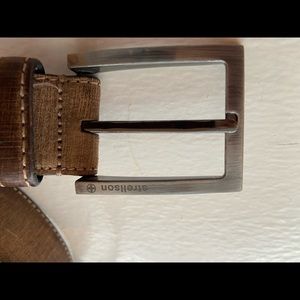 Strellson leather belt like new - size 32 men’s
